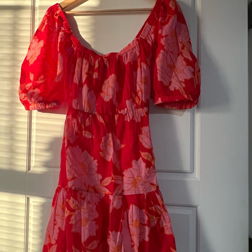 Floral, puff sleeve, tiered mini dress in vibrant red and pink colorway. Size L. - Picture 3 of 10